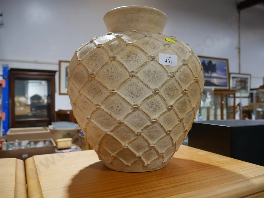 Pottery vase Image 1++
