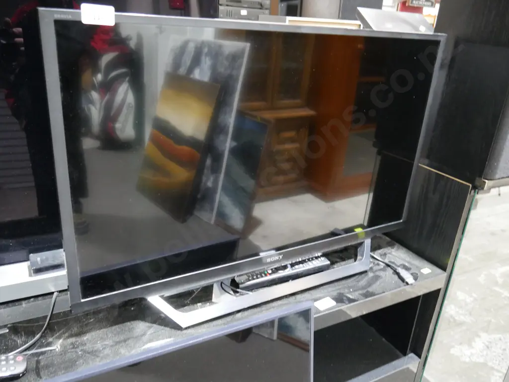 32-in Sony Bravia TV Image 1++