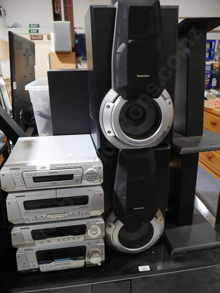 Technics stereo with speaker stands Image 1++