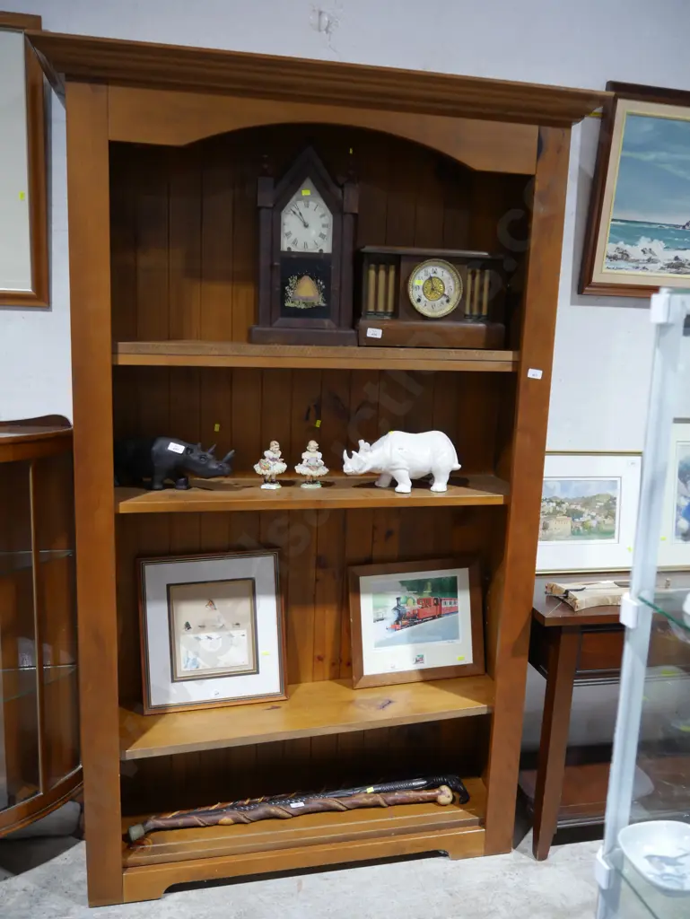 Large bookcase Image 1++