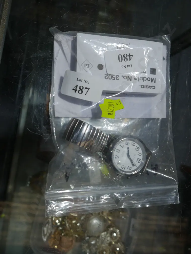 Wrist watch Image 1++