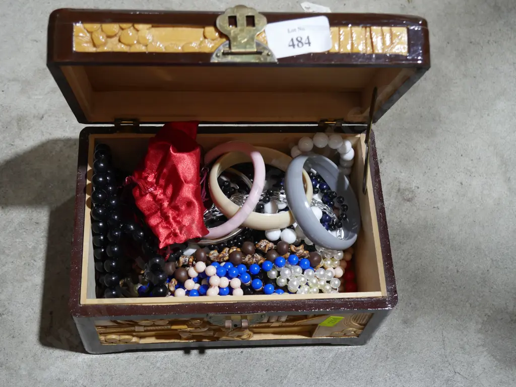 Costume jewellery in wooden box Image 1++