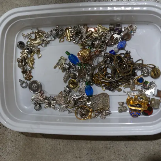Costume jewellery