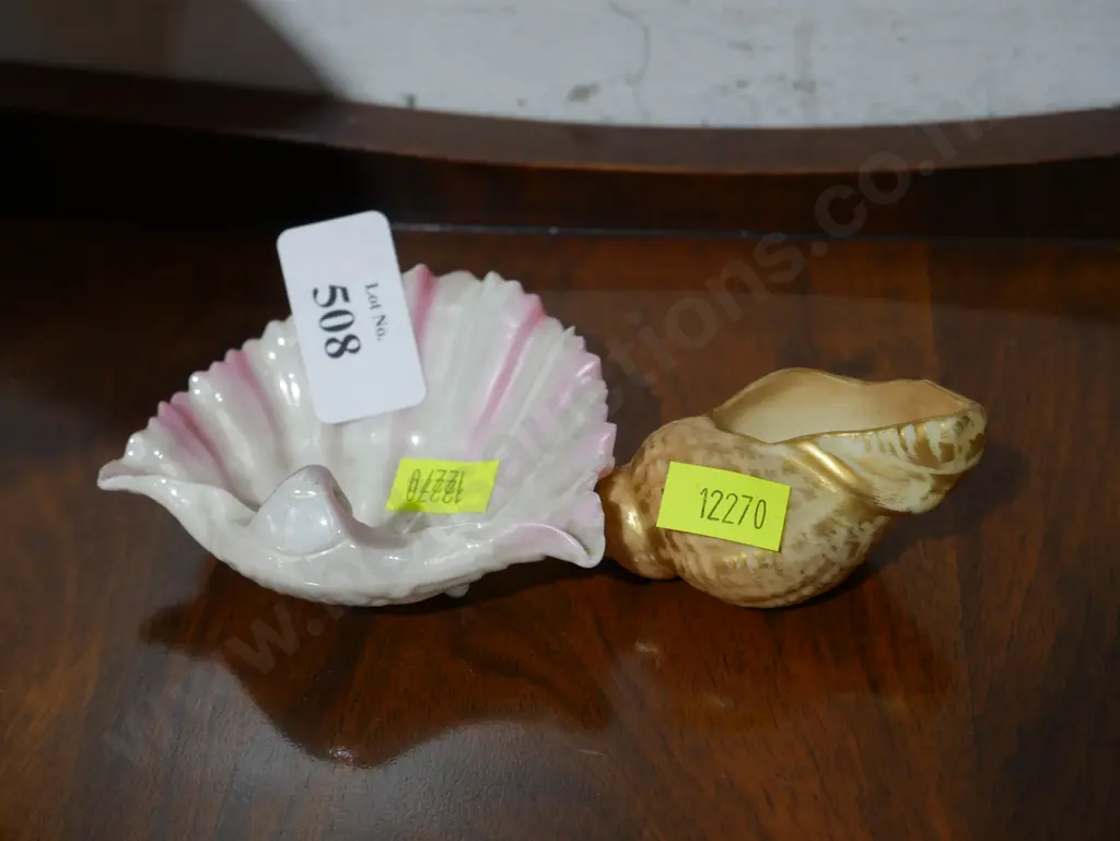 2 Royal Worcester shell dishes Image 1++