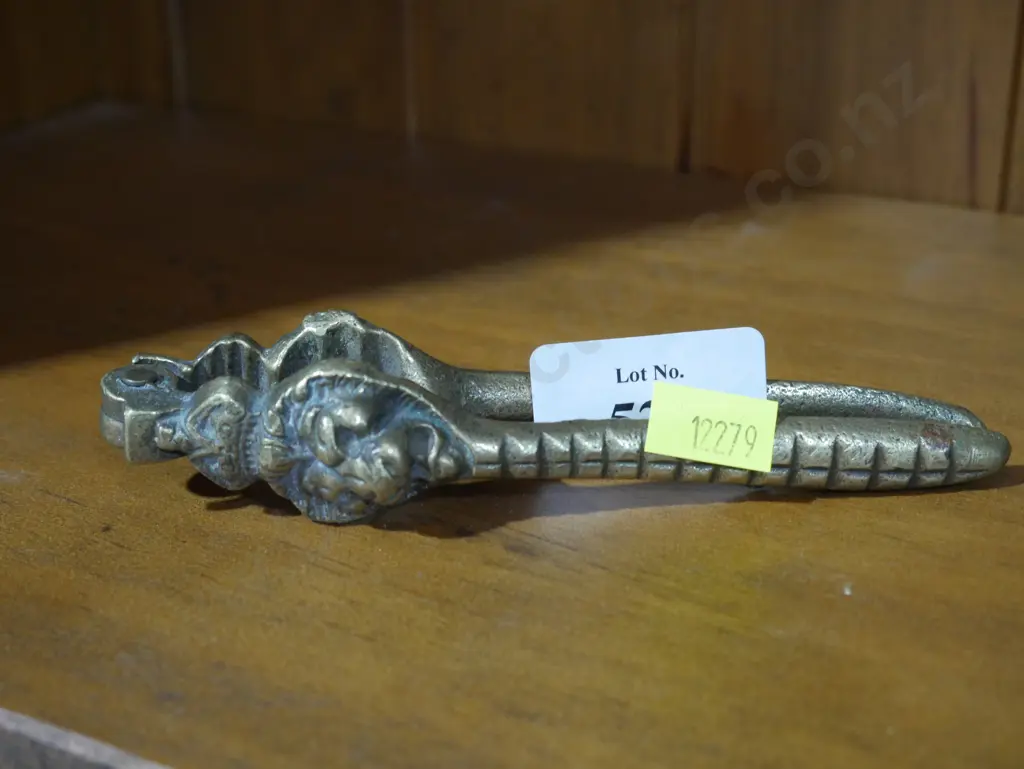 Brass nutcracker Image 1++