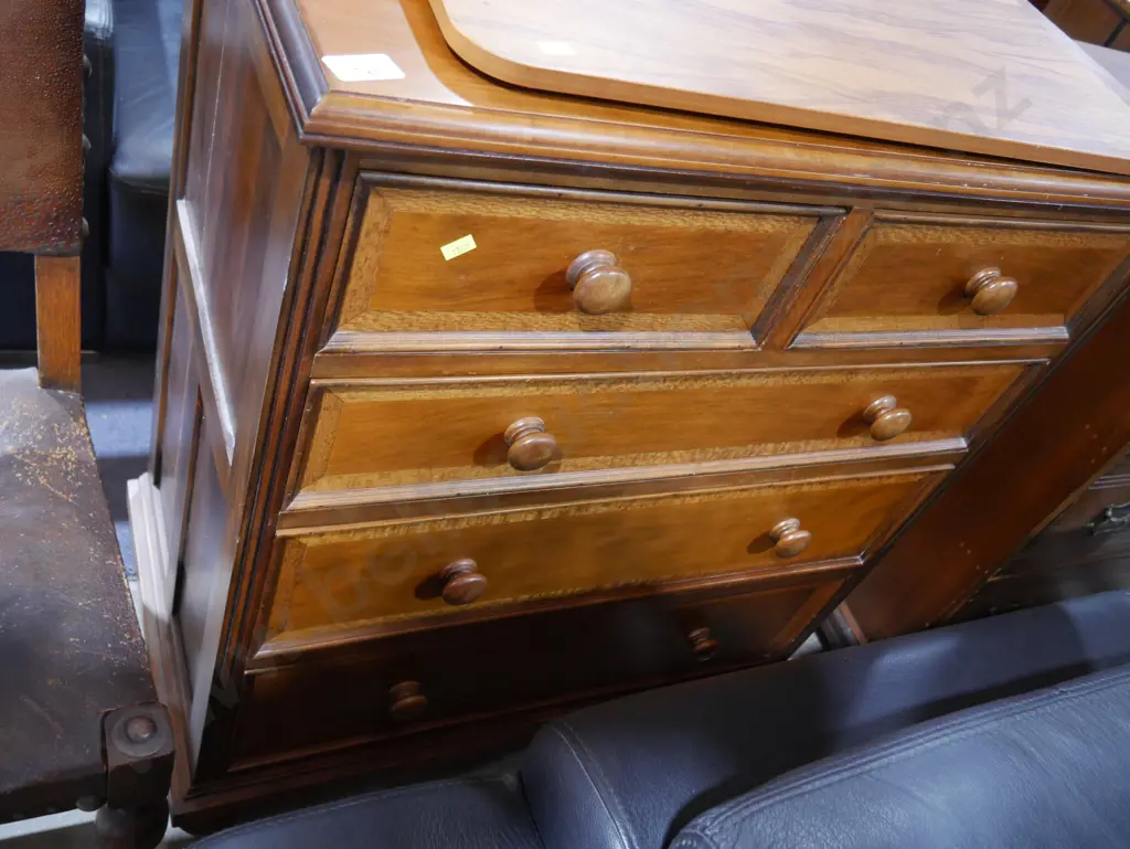 Wooden chest of drawers Image 1++