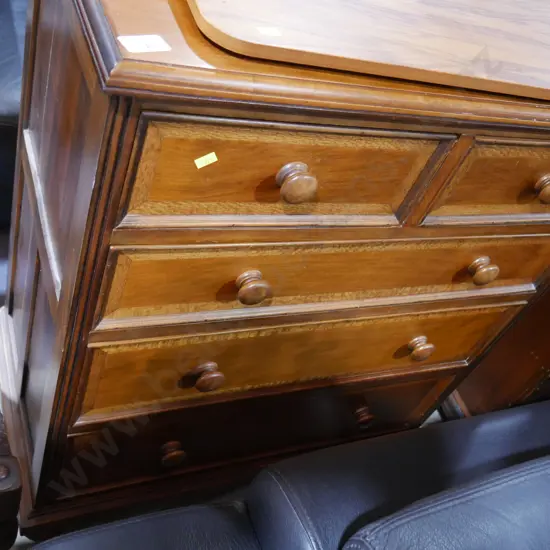 Wooden chest of drawers