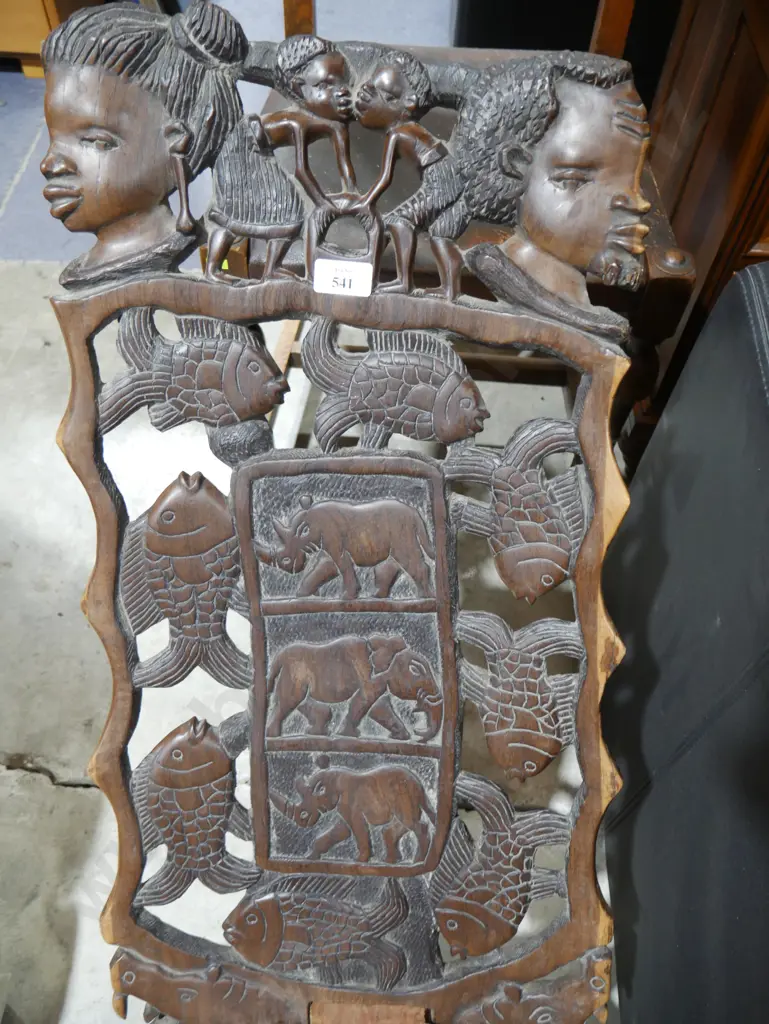 Malawi folding chair with carved animals Image 1++