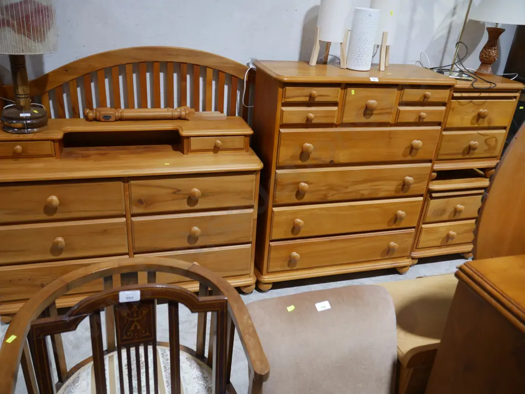 Five piece bedroom suite Image 1++