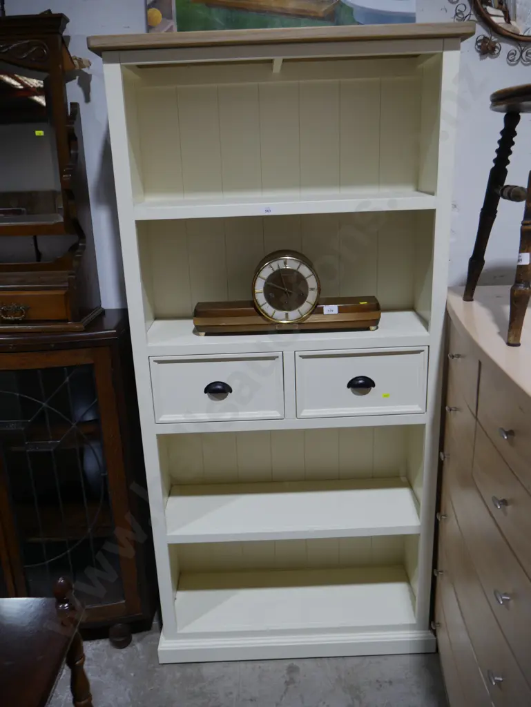 White bookcase Image 1++
