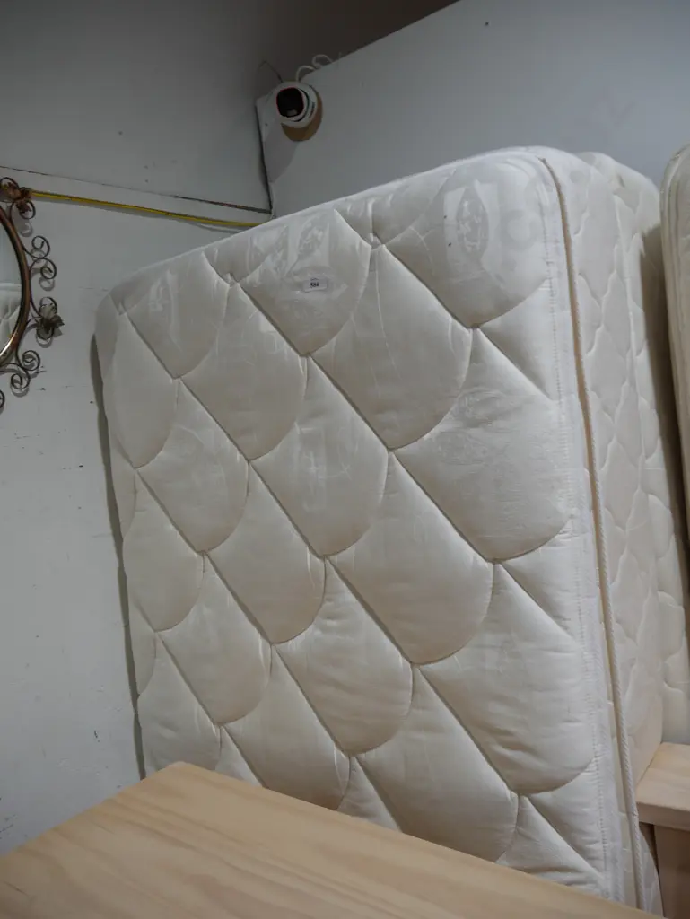 King single bed Image 1++