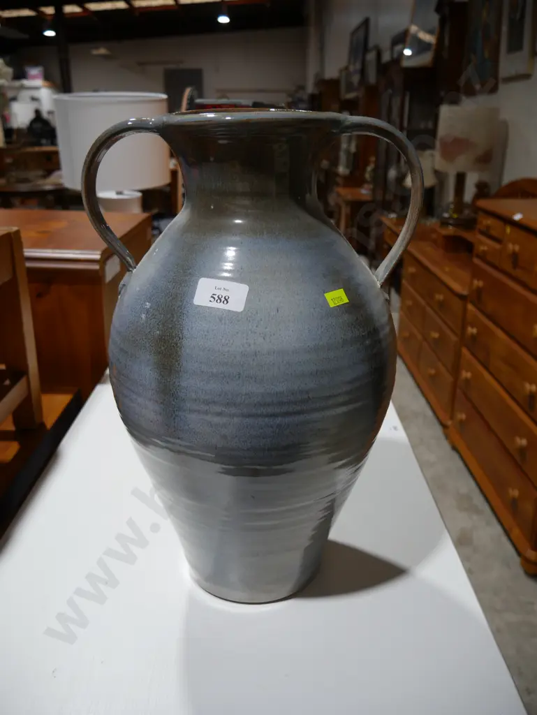Pottery vase Image 1++