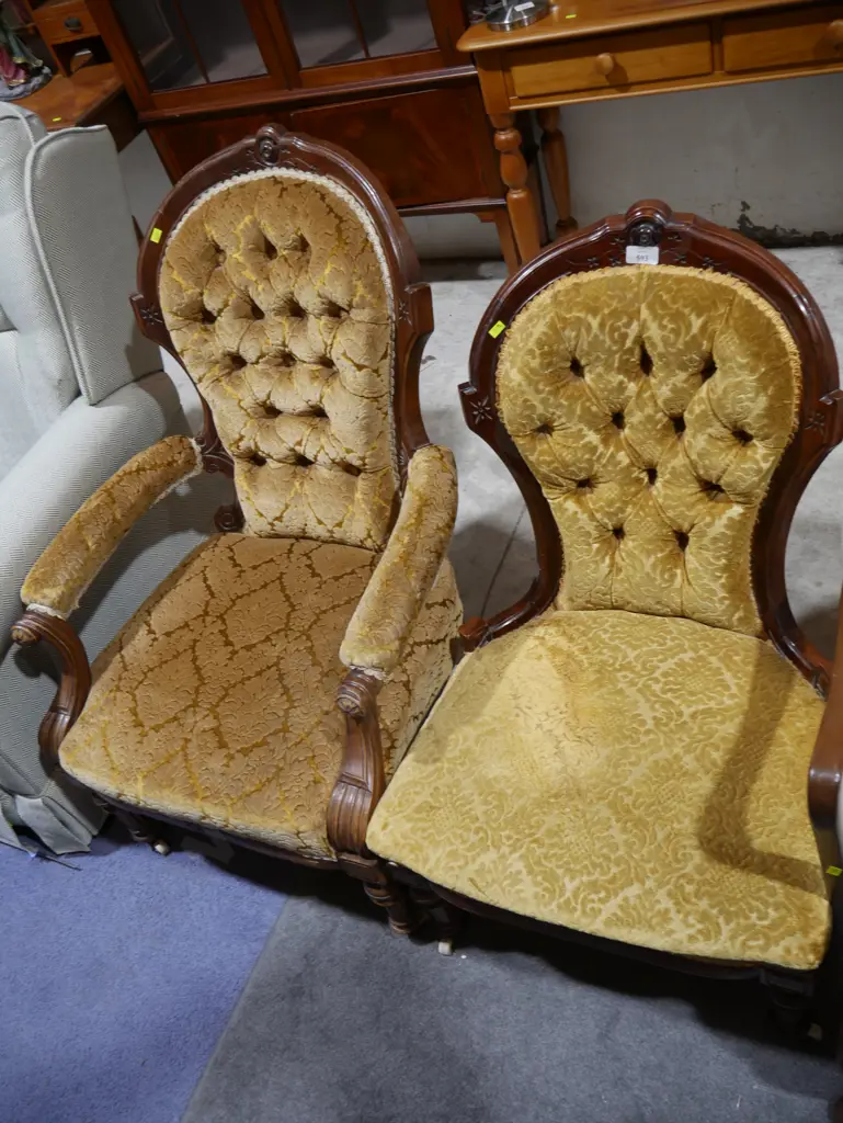 Deep button gents and ladies chair Image 1++