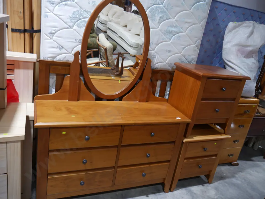 Three piece bedroom suite Image 1++