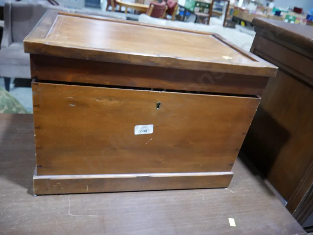 Small wooden trunk Image 1++