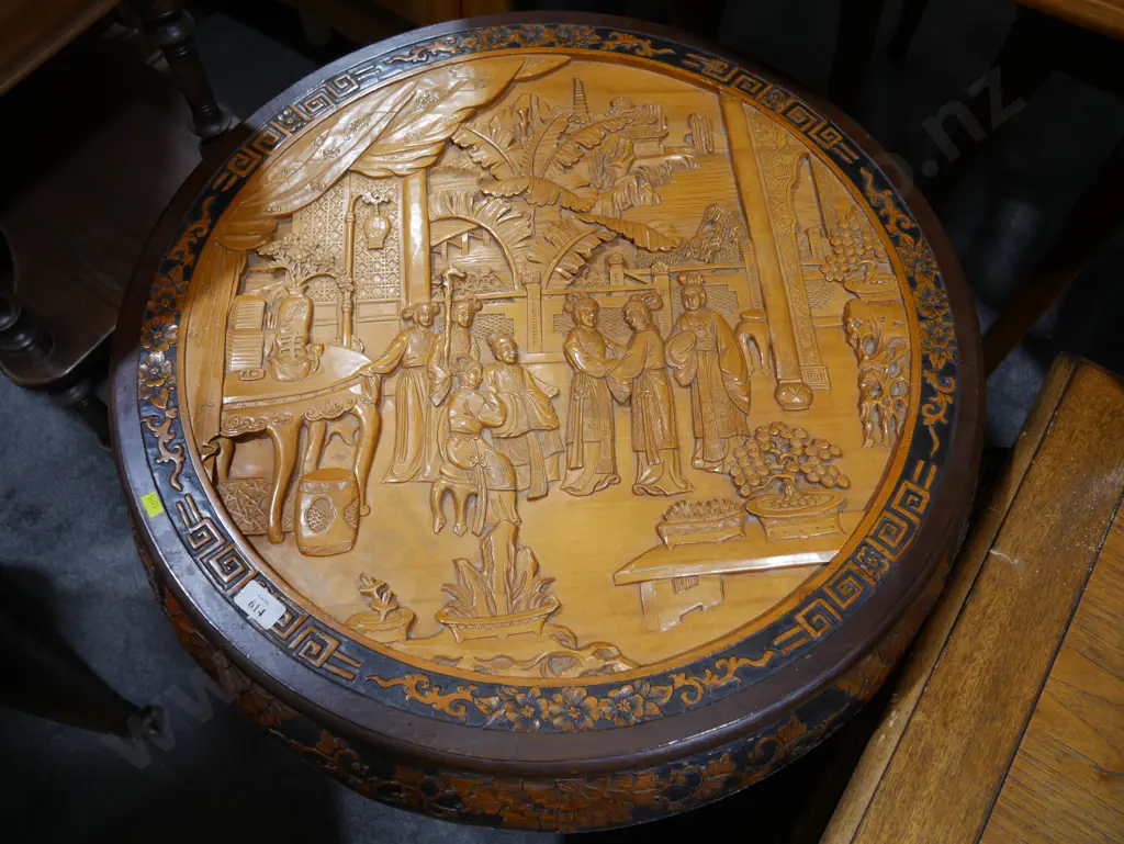 Oriental table carved Image 1++