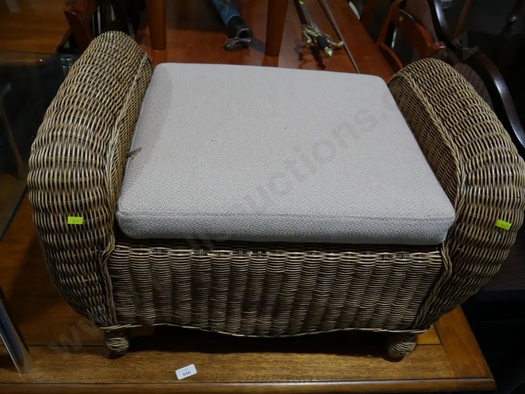 Coffee table wicker drawers wicker seat Image 1++