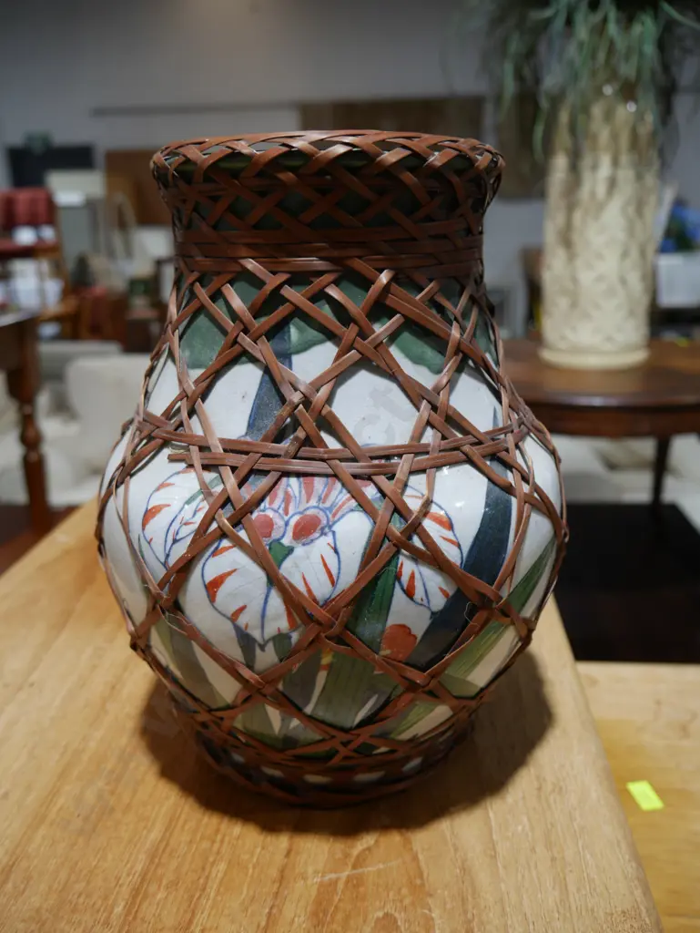 Pottery vase Image 1++