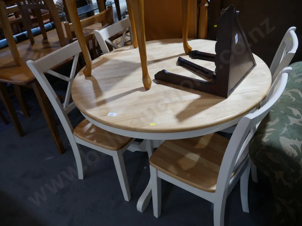 Dining table and four chairs Image 1++