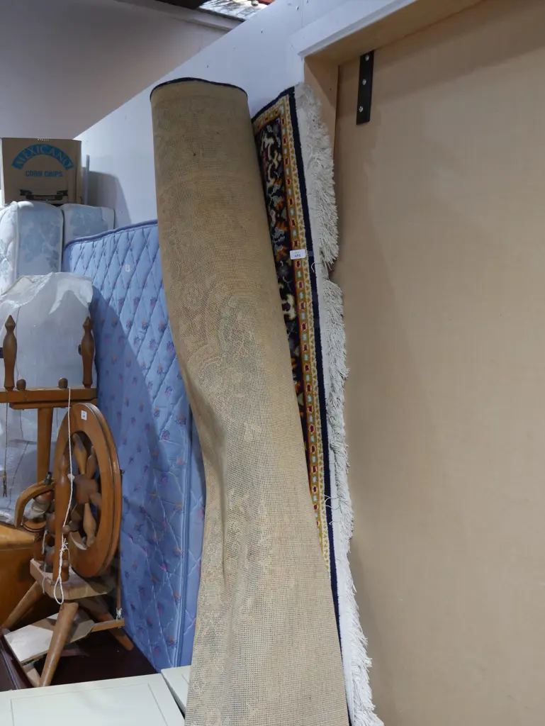 Large floor rug Image 1++