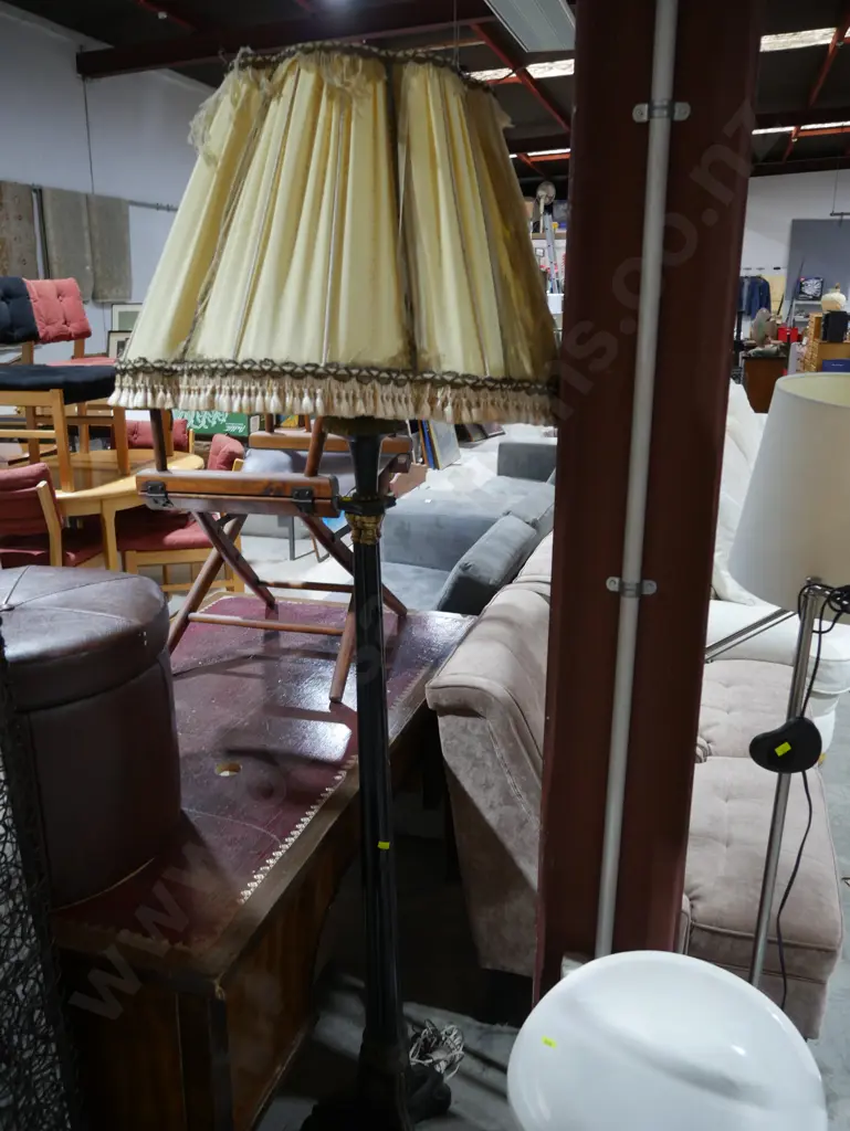 Floor lamp Image 1++