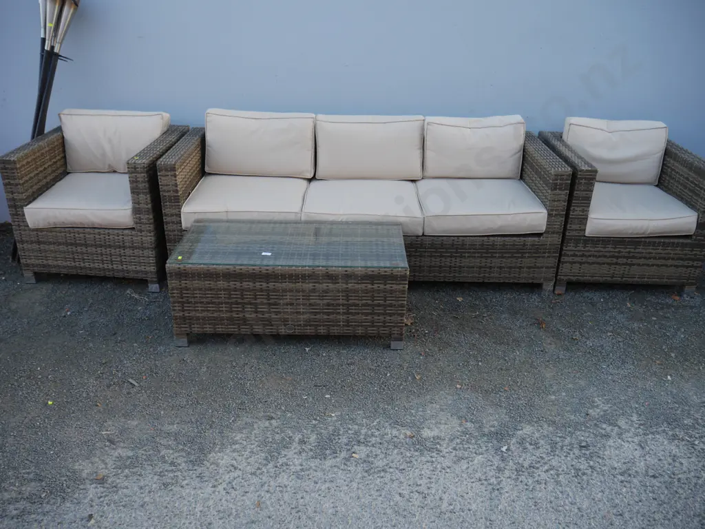 Four piece outdoor cane lounge suite Image 1++