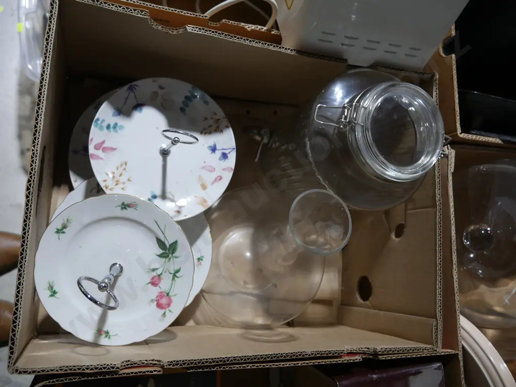 Vase, cake plates etc Image 1++