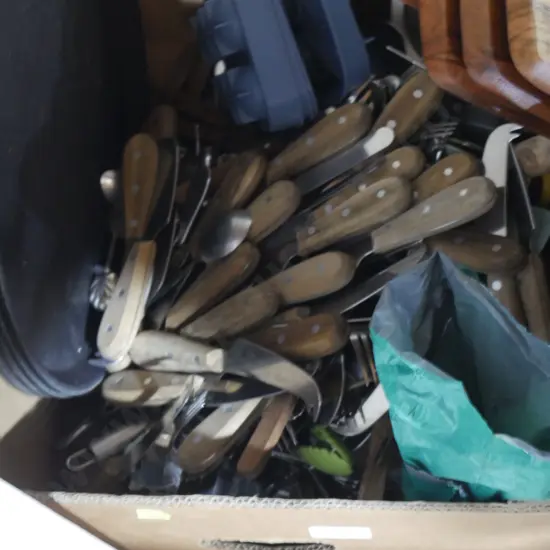 Assorted cutlery