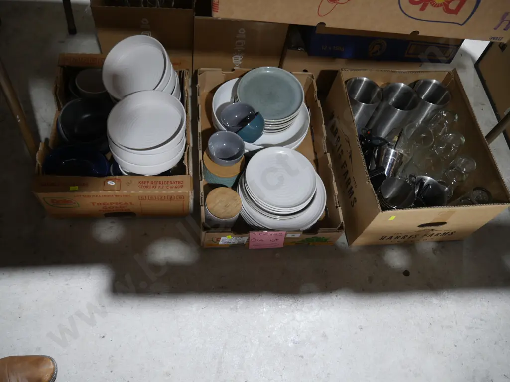 Three boxes of kitchenware Image 1++