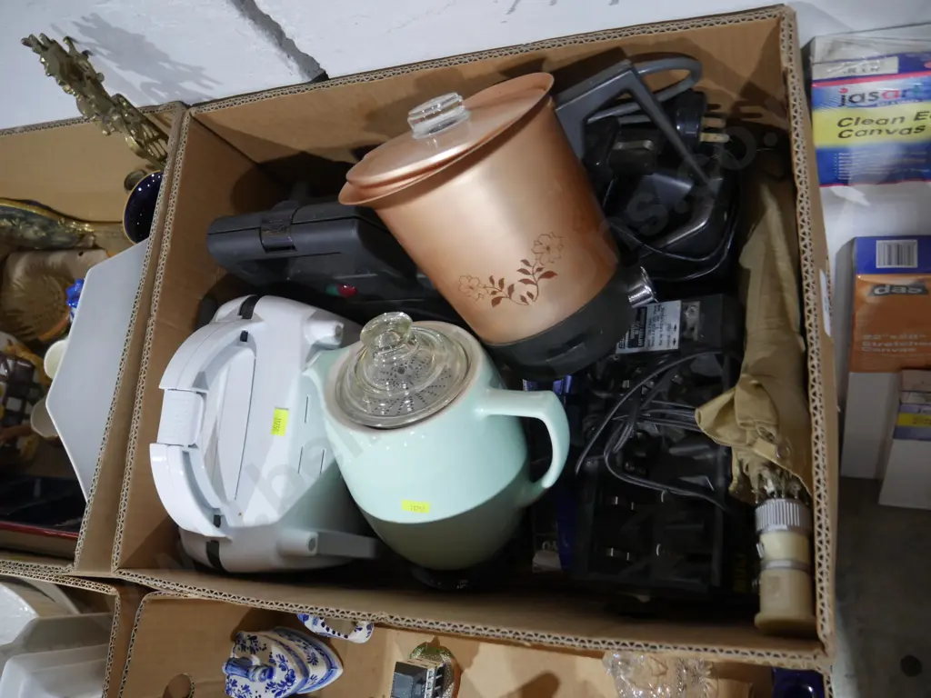 Assorted kitchen appliances Image 1++