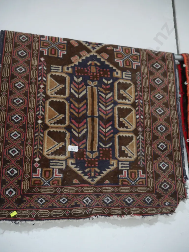 Hand knotted floor rug Image 1++