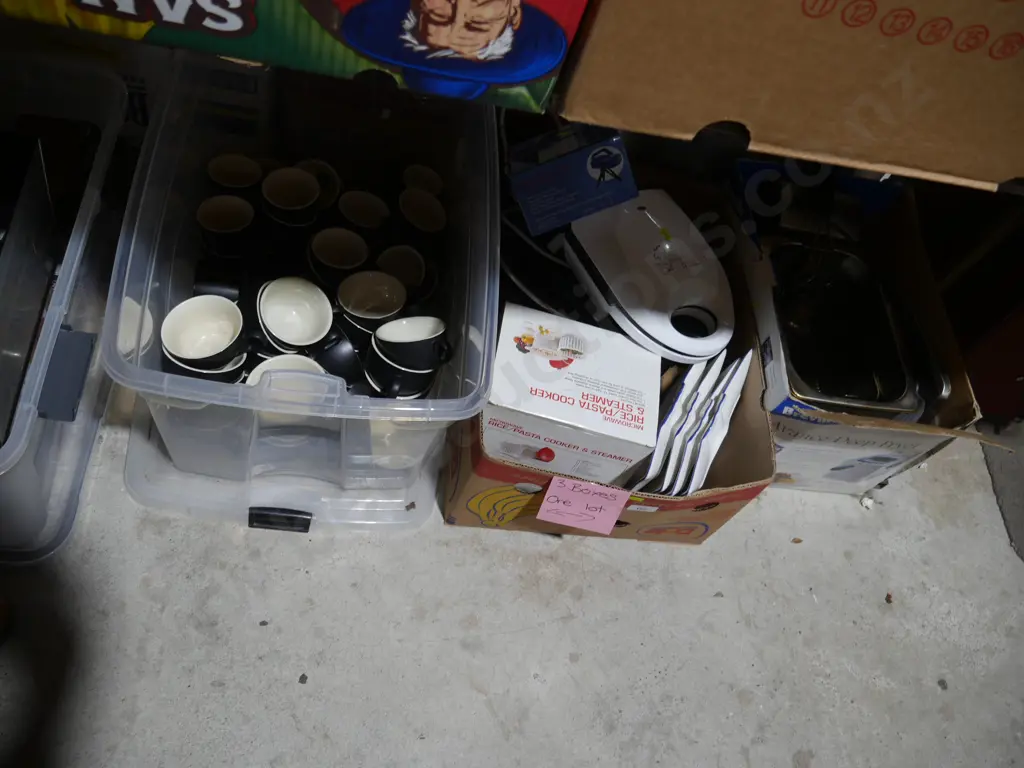 Mugs, plates, deep fryer etc Image 1++