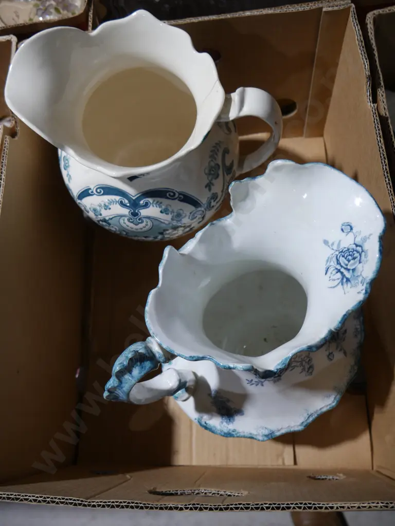 Two large jugs Image 1++