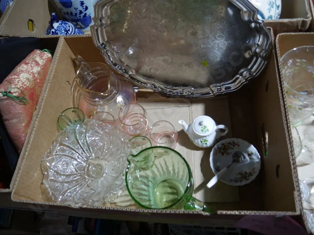Two boxes of glassware etc Image 1++