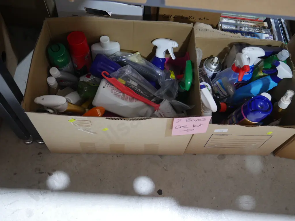 Two boxes of cleaning items Image 1++