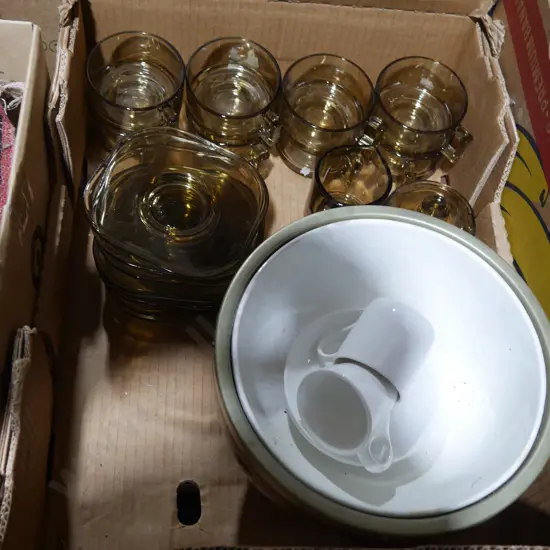 Cups and saucers etc