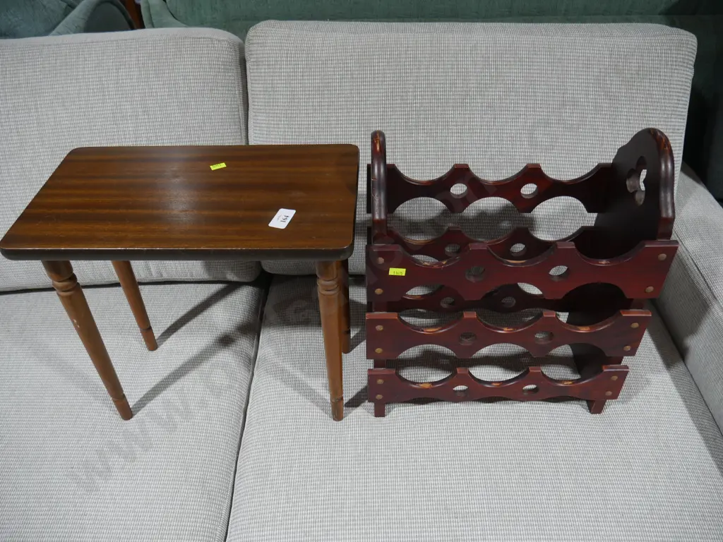 Occasional table and wine rack Image 1++
