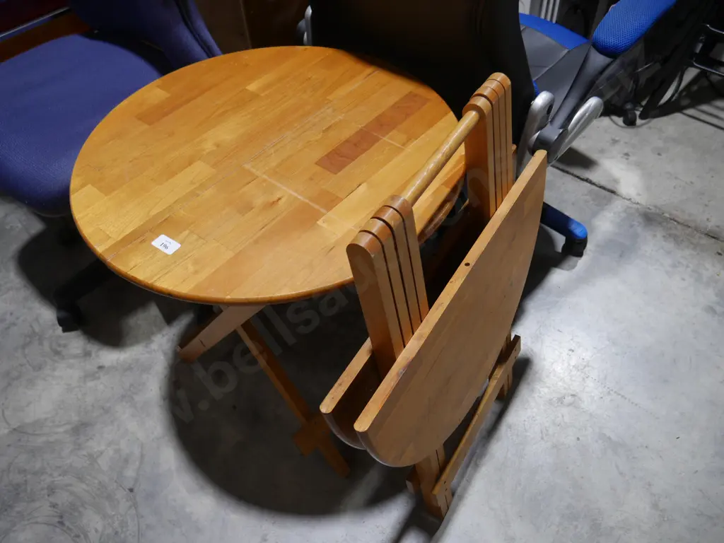 2 fold up tables Image 1++