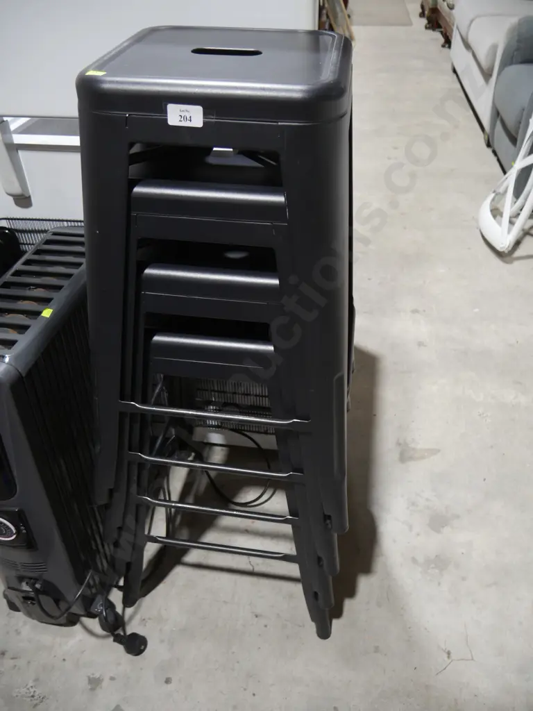4 bar stools Image 1++