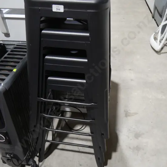 4 bar stools