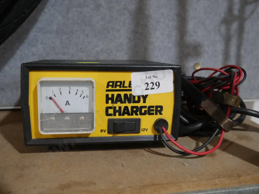 Arlec battery charger Image 1++