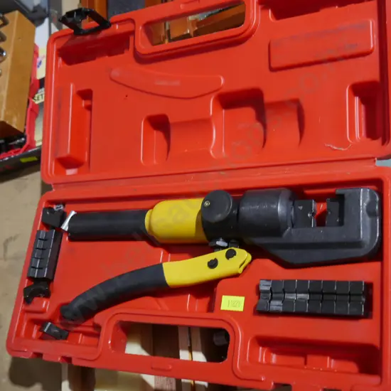 Hydraulic crimper