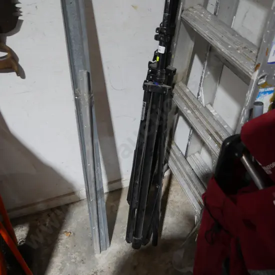 2 tripods
