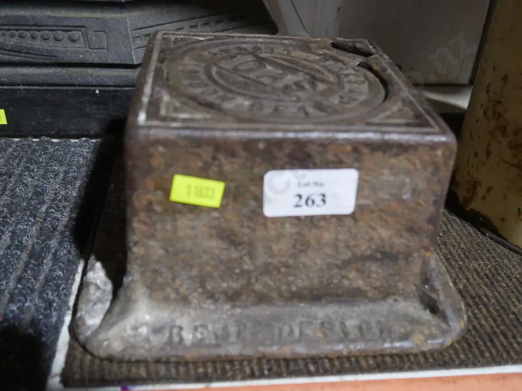 Cast iron gas valve cover Image 1++