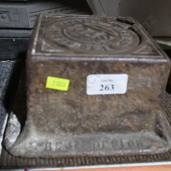 Cast iron gas valve cover
