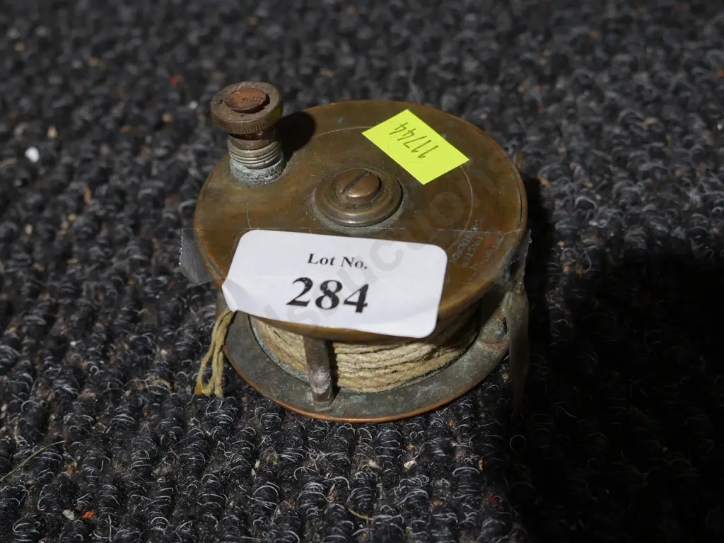 Brass fishing reel Image 1++