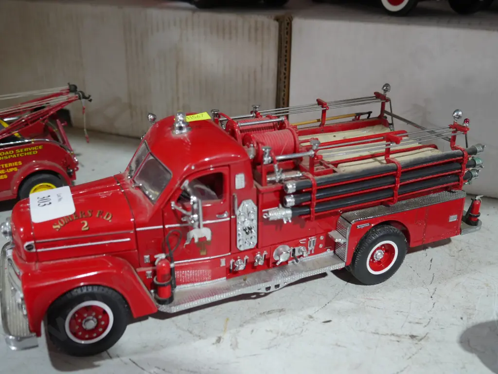Model fire engine Image 1++