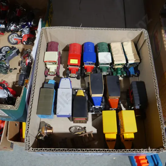 Assorted model cars etc