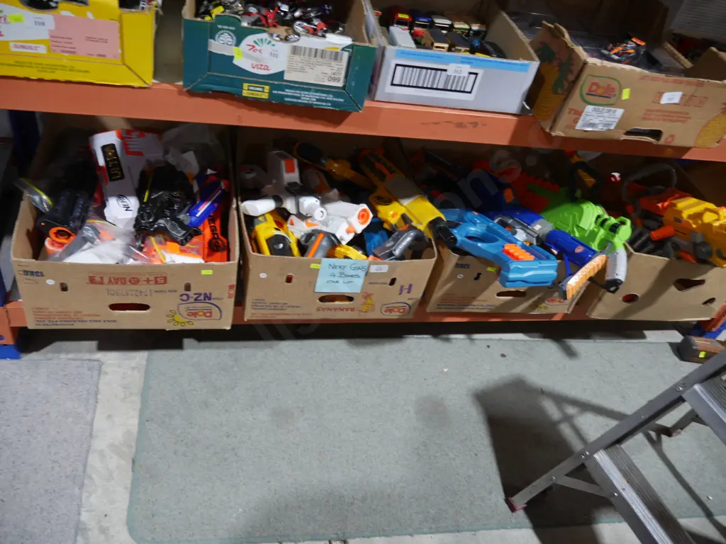 Four boxes of assorted nerf guns Image 1++