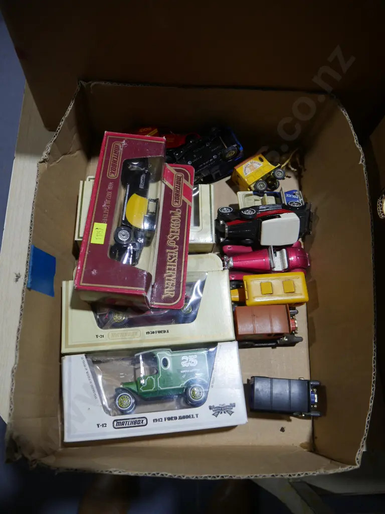 Assorted model cars etc Image 1++